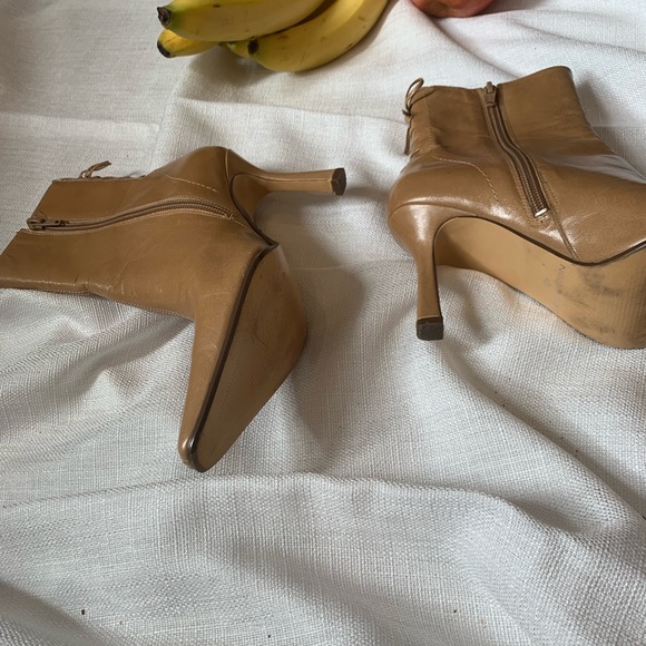 VINTAGE TAN BOOT HEELS - Picture 3 of 5